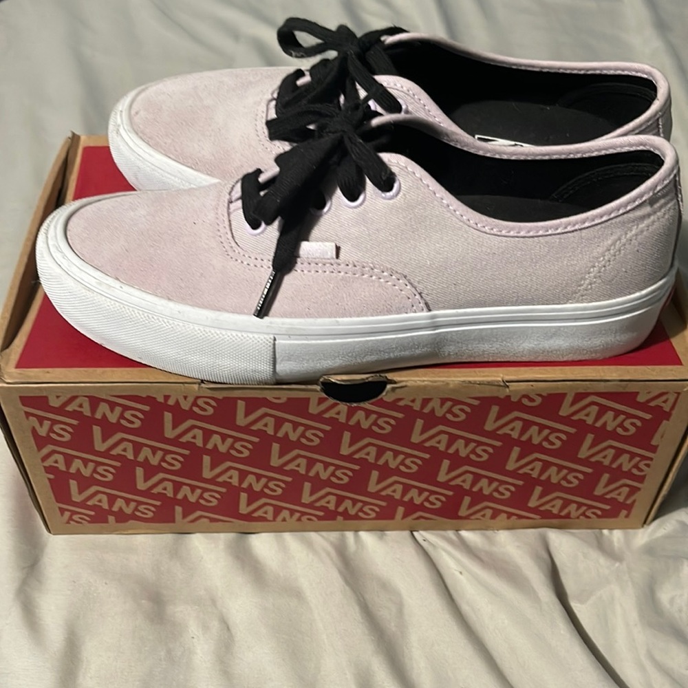 Lavender Authentic Pro Vans Men’s 8.5 UNISEX